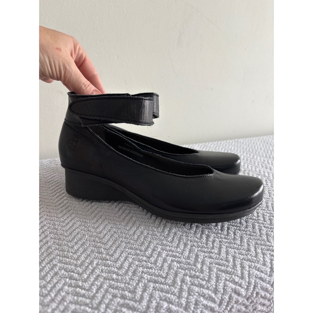 Loints of Holland Black Leather Ankle Strap Wedge Pumps 18200 Size 37